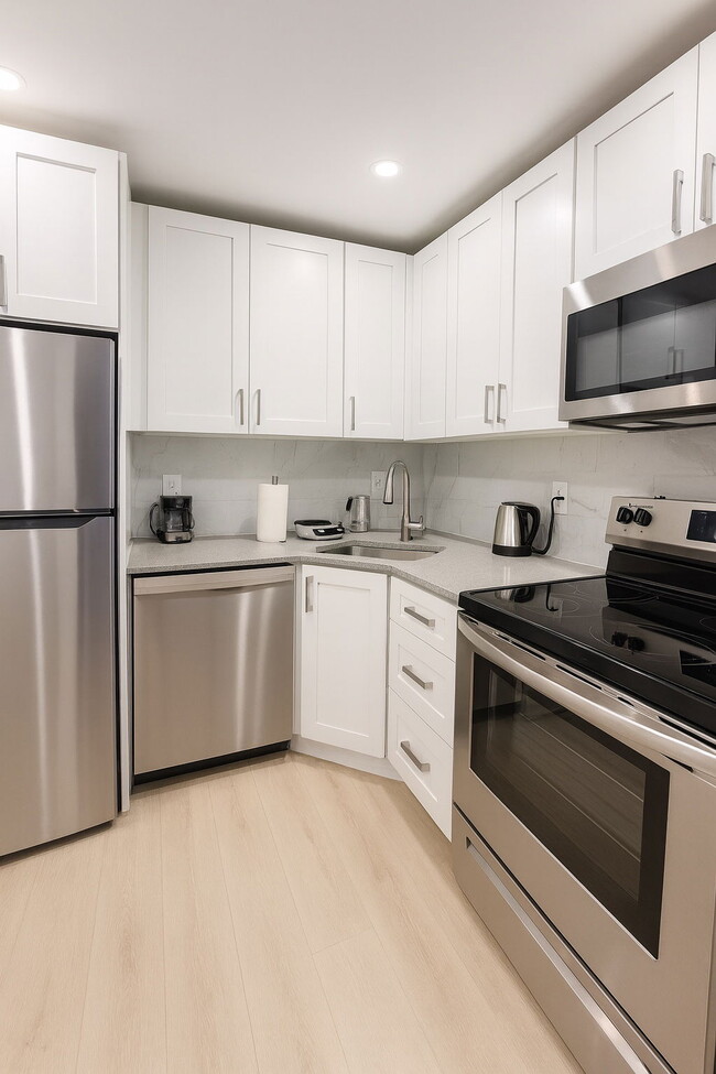 Building Photo - 189 SE 5th Ave