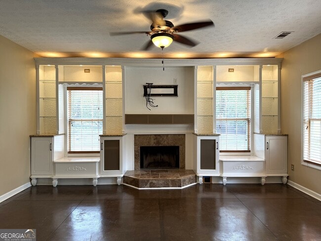 Building Photo - 7235 Coral Lake Dr