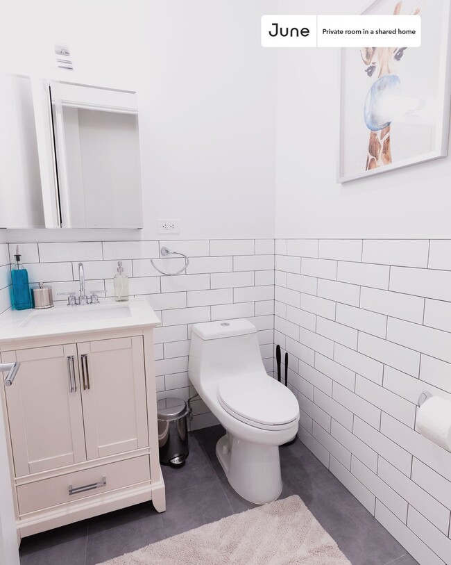 Building Photo - Room in Shared 4 bed/1.5 bath home