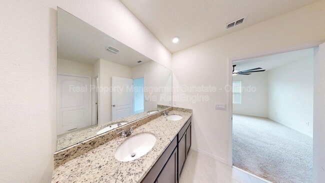 Building Photo - 2116 Silver Brk Wy