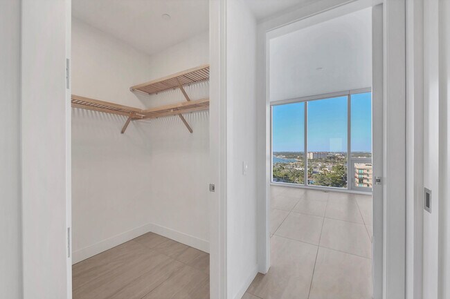 Building Photo - 301 Quay Cmn