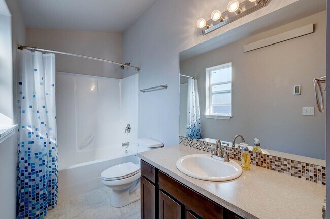 Building Photo - Beautiful Home in Newer Neighborhood