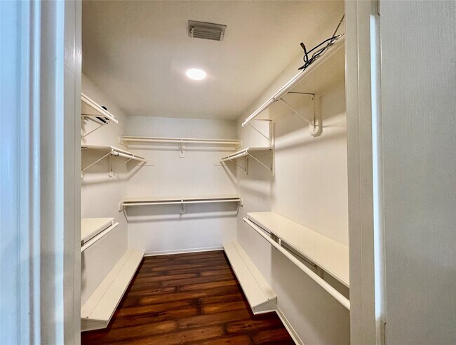 Building Photo - 1602 Lawick Cir