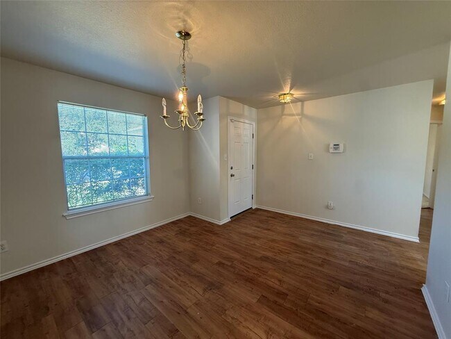 Building Photo - 241 Carriage Way