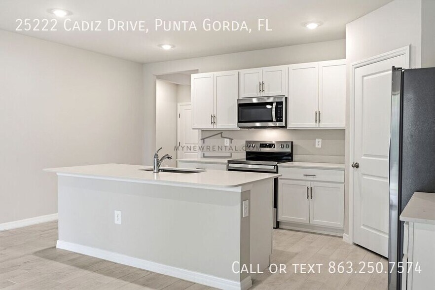 Building Photo - 25222 Cadiz Dr