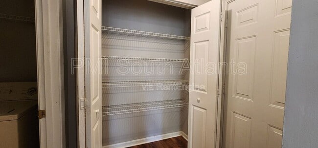 Building Photo - 2330 Burdett Ridge Dr