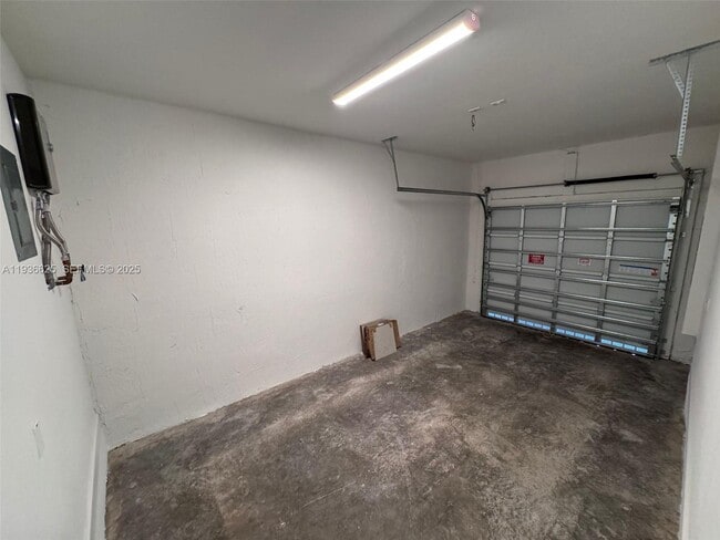 Building Photo - 5120 SW 37th St