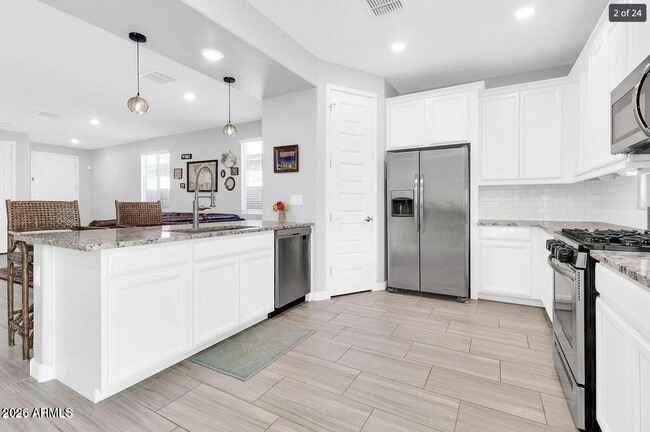 Building Photo - 327 W Tamarack Dr