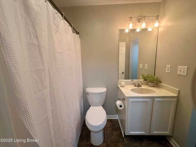 Building Photo - 219 Middletown Square