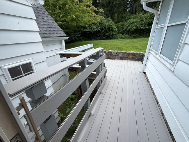 Building Photo - 6 Raven Way
