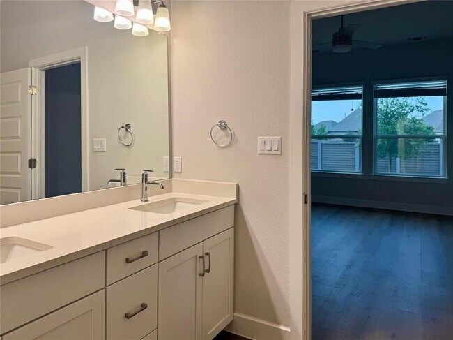 Building Photo - 509 Three Feathers Ct