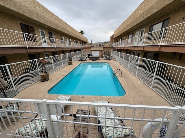 Building Photo - 454 Riverfront Dr