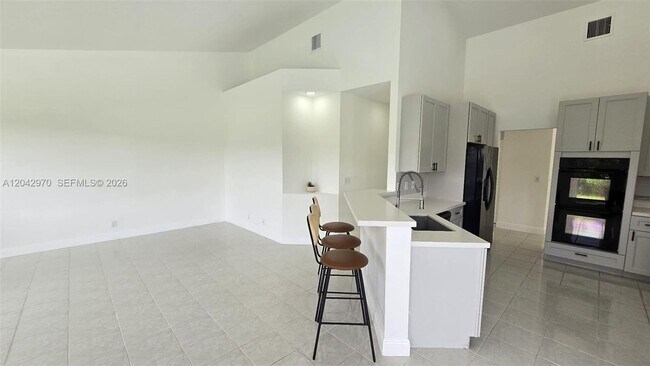 Building Photo - 10320 Guatemala St