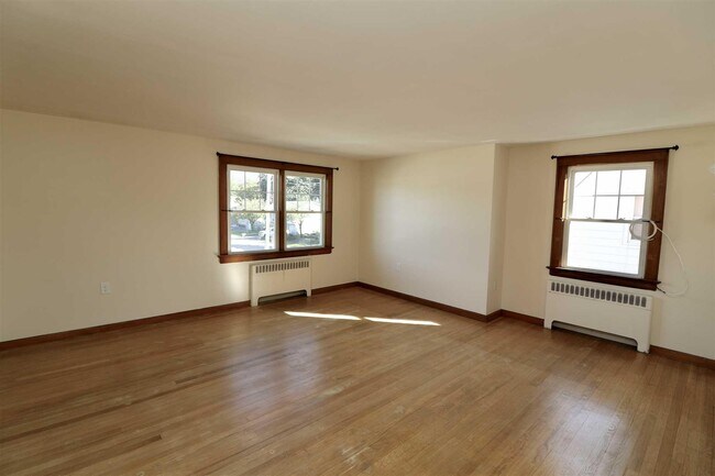 Building Photo - 82 S Chestnut St