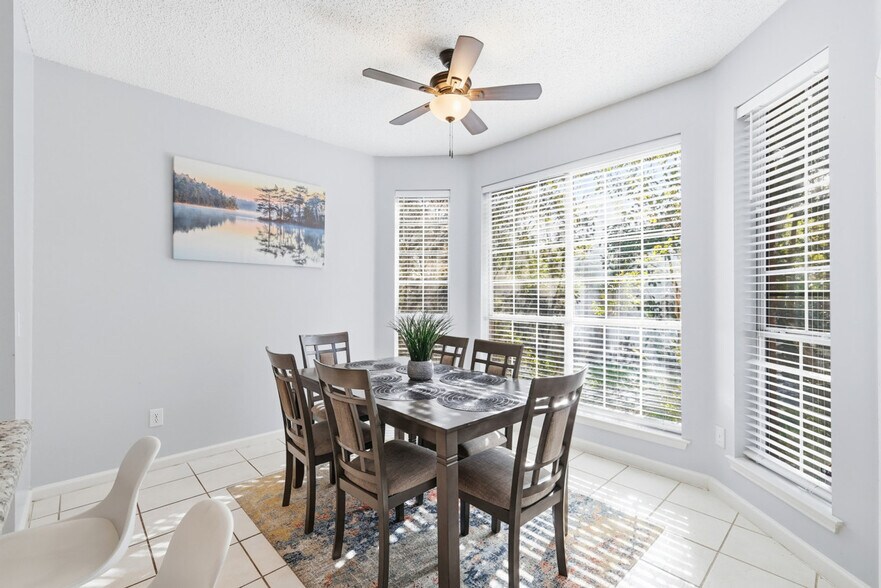 Building Photo - 10217 Napa Valley Dr