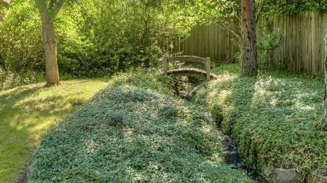 Building Photo - Serene 3 bed/2 bath home in beautiful garden setting | Available June