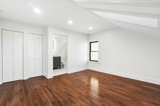 Building Photo - 54 Trumbull St