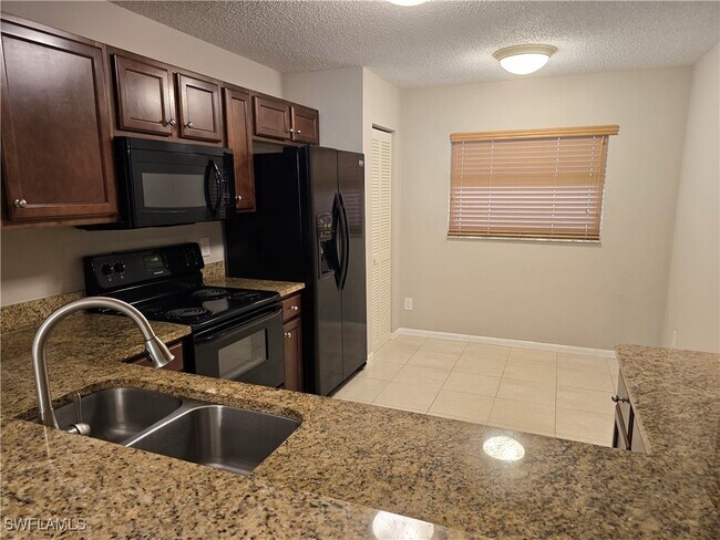 Building Photo - 605 Squire Cir