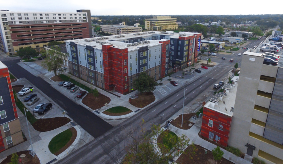 Pictured: Building 3. Academy has three separate apartment buildings, a row of town home and parking garage. - Academy Lincoln