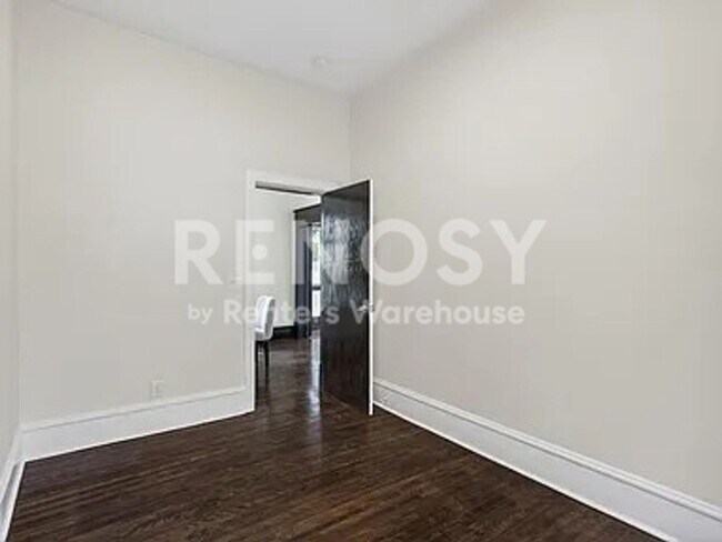 Building Photo - 3348 3rd Ave S