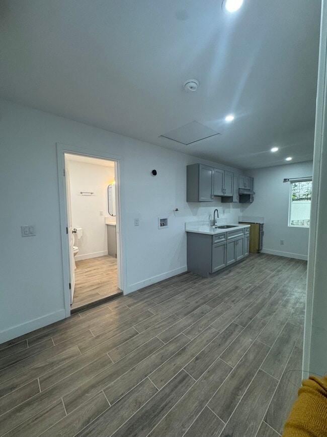 Building Photo - 7513 Valaria Dr