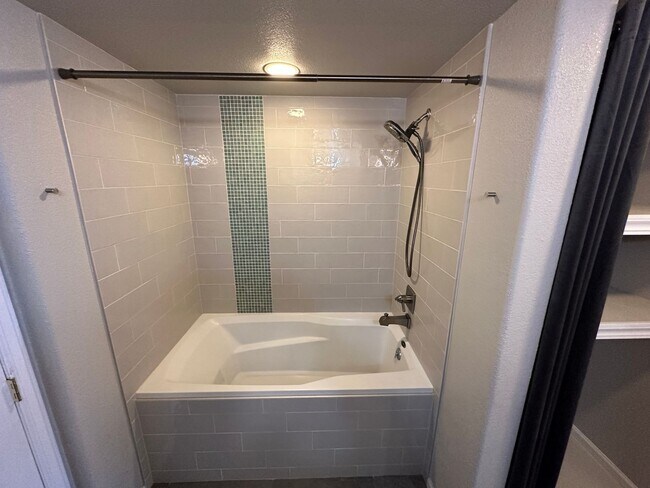 Building Photo - 1 bedroom, 1 bath Cherry Creek North - Ava...