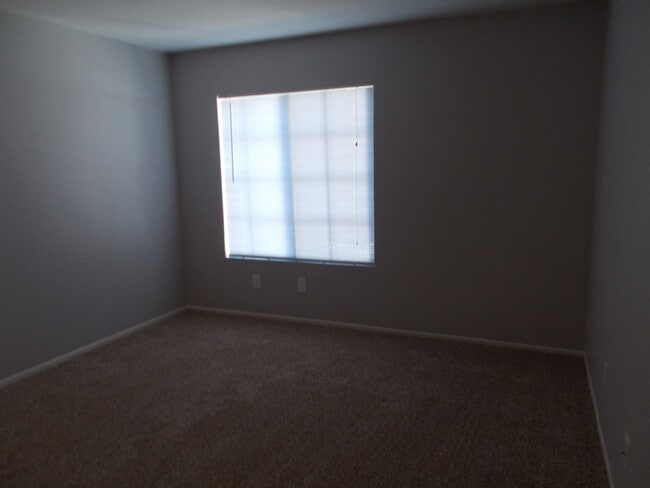 Building Photo - Terrific 2Br/2Ba upper Condo in StoneyBrook