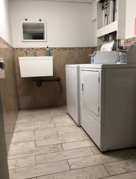 Building Photo - 514 Putnam Ave