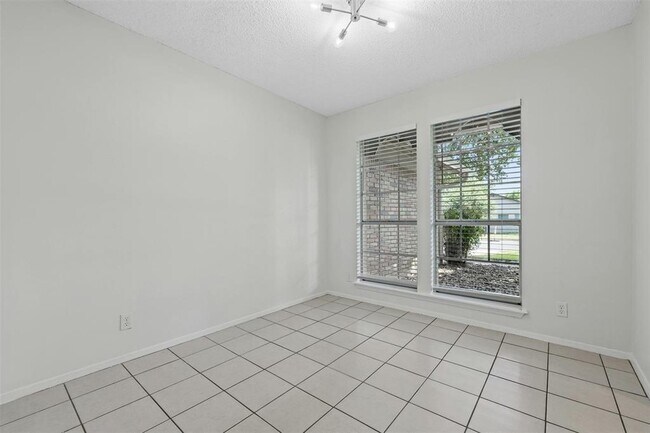 Building Photo - 1010 Red Cliff Dr