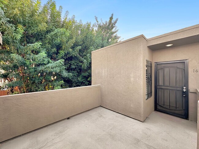 Building Photo - Great 2 bed/2bath condo w/AC, detached garage, and solar!