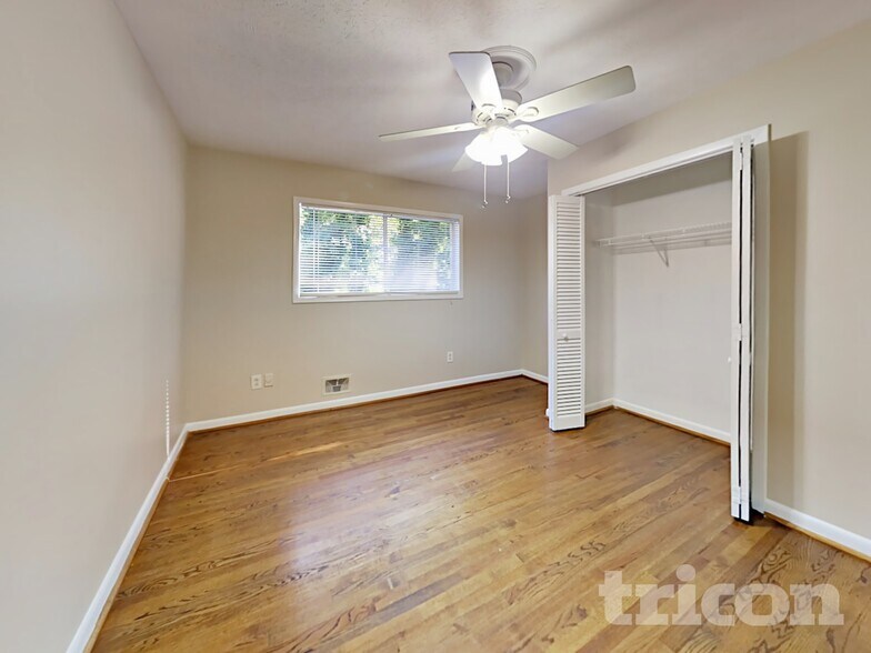 Building Photo - 543 Barbashela Cir
