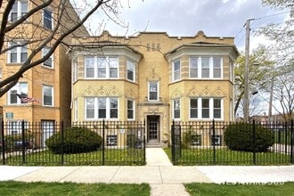 Building Photo - 3722 W Wilson Ave