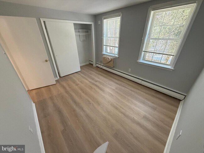 Building Photo - 27 Wallingford Ave