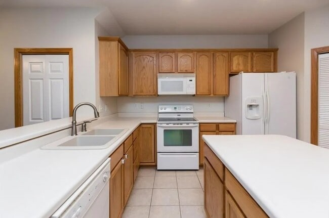 Building Photo - 277 S 79th St