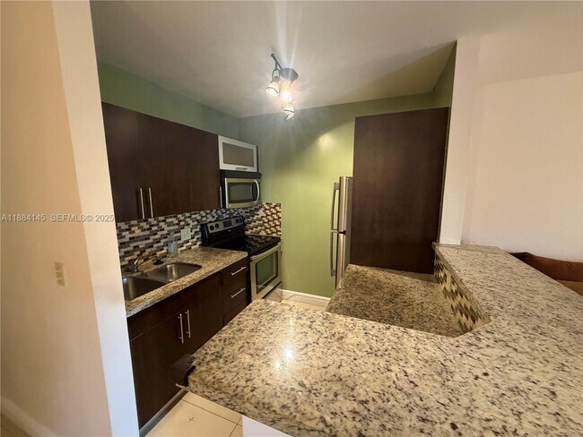 Building Photo - 467 Golden Isles Dr