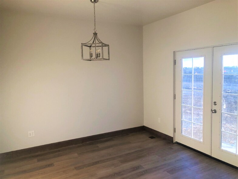 Building Photo - 1403 Westwood Cir