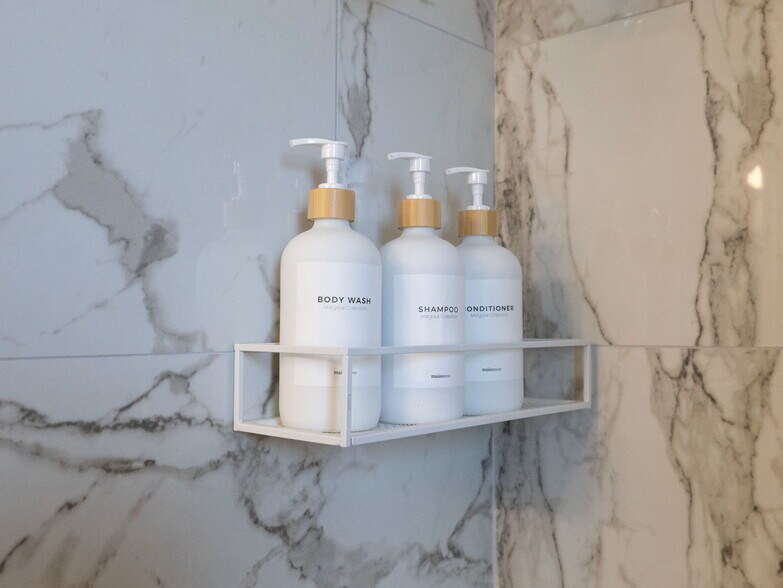 Building Photo - 168 School St