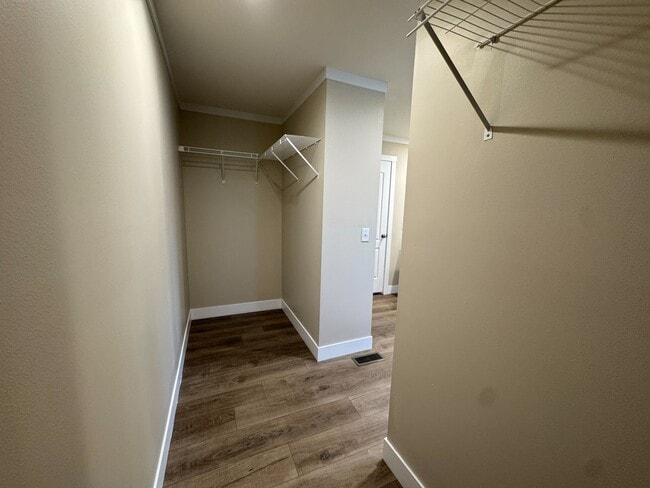 Building Photo - 48599 Lakeview E