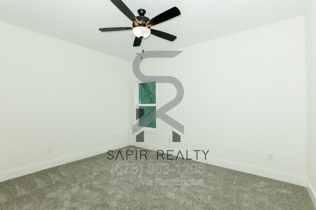 Building Photo - 3374 Lee Dr