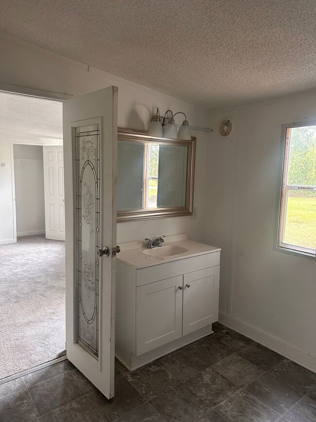 Building Photo - RENTAL HOME 3BD/2BTH