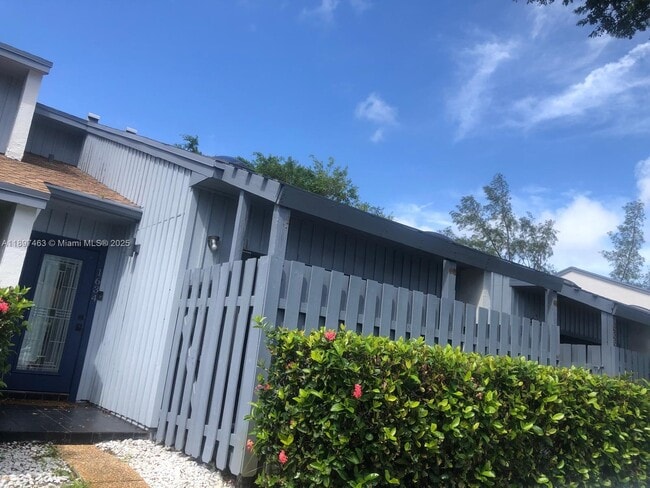 Building Photo - 1634 N 15th Terrace