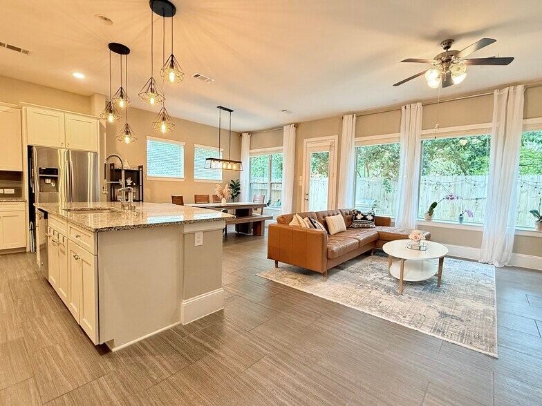 Building Photo - 8809 Ashbloom Ln