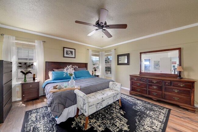 Building Photo - Fully Furnished 3-Bedroom Home Near Petroglyph Monument