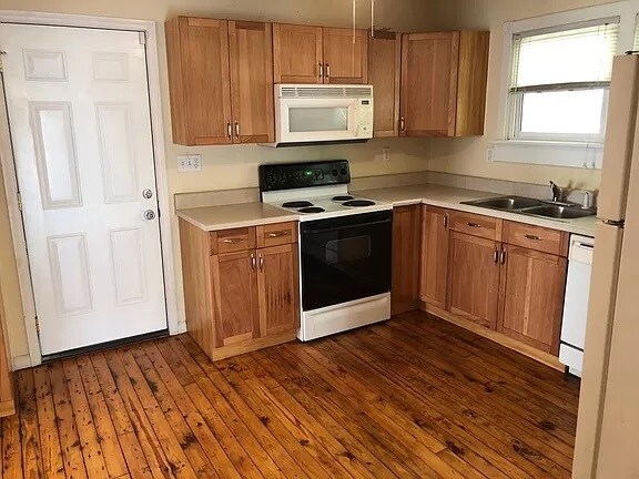 Building Photo - 607 Snow St