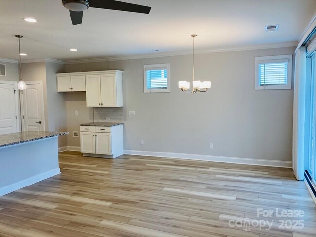 Building Photo - 6140 Pier Dr
