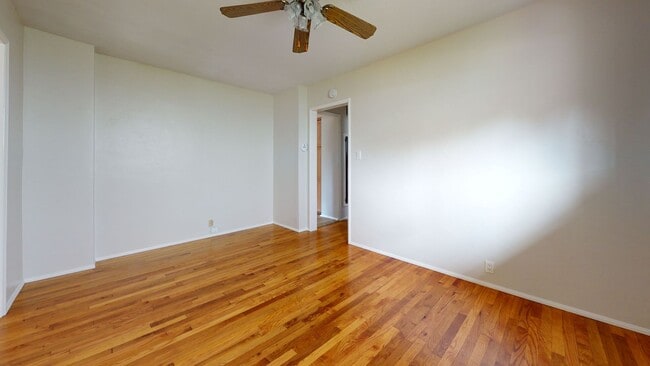 Building Photo - 713 I Ave