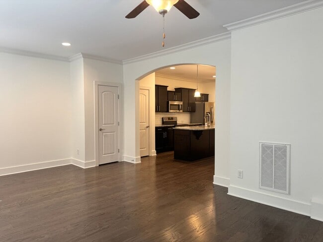 Building Photo - Beautiful 3BR Townhome in Franklin