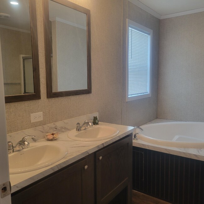 Building Photo - 209 Golfview Ct