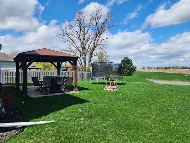 Building Photo - Kenosha 4 bedroom home