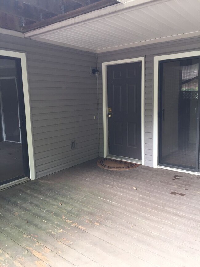 Building Photo - Modern 3BR Condo in Finley Forest – Prime Chapel Hill Location near UNC & RTP